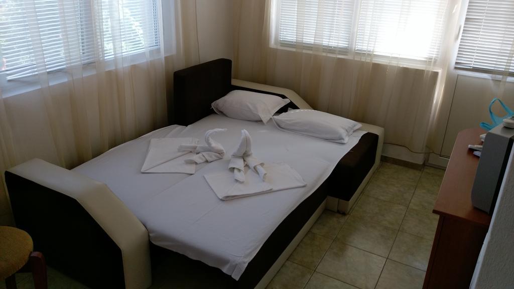 Guest House Krasi Chernomorets Bagian luar foto