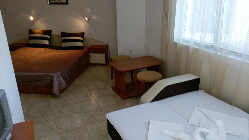 Guest House Krasi Chernomorets Bagian luar foto