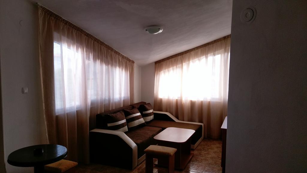 Guest House Krasi Chernomorets Bagian luar foto